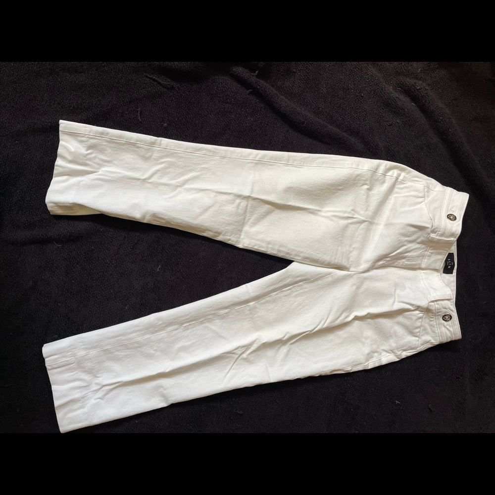 White House Black Market *Hot* white cropped pants
